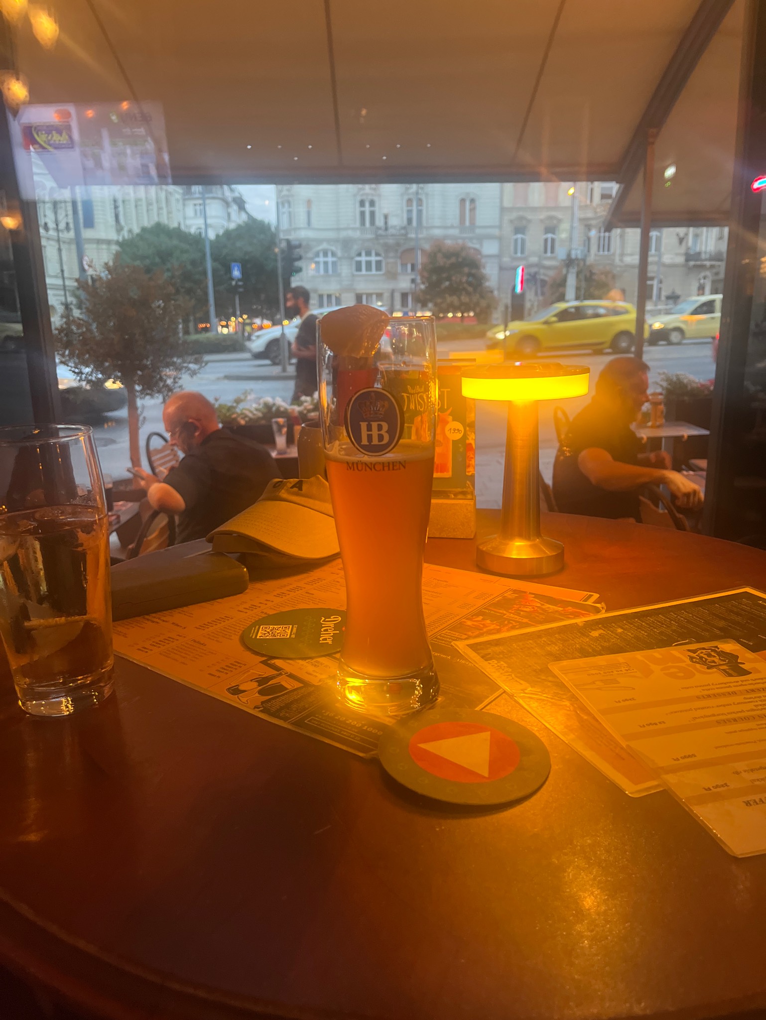 Hofbräu Hefe Weizen, Staatliches Hofbräuhaus München