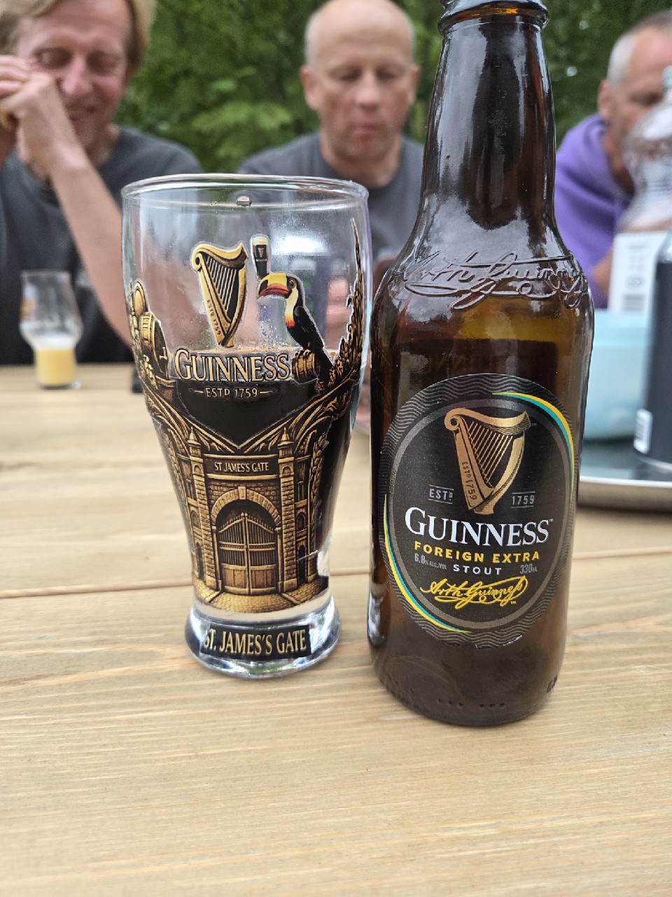 Guinness Foreign Stout 6.8 %, Heineken Malaysia BHD