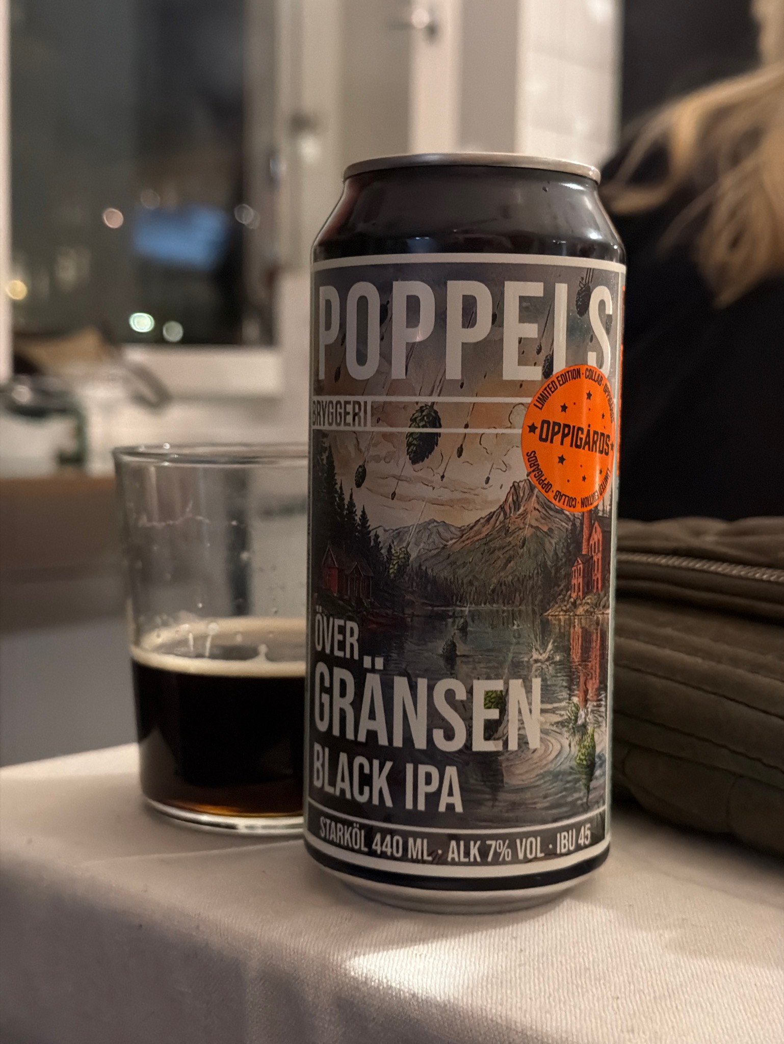 Över Gränsen Black IPA, Poppels Bryggeri