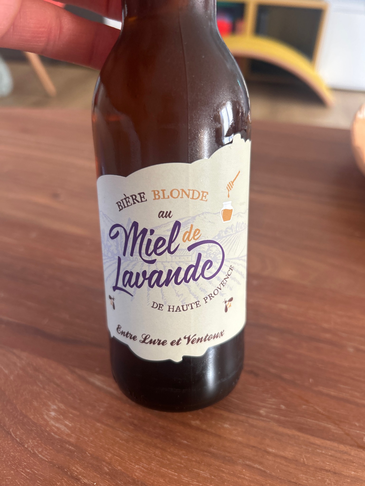 Bière Blonde Au Miel De Lavande De Haute Provence, Entre Lure Et Ventoux - Famille Burcheri