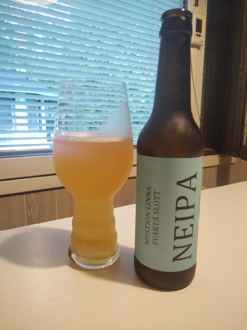 Mustion Linna Neipa, Finland