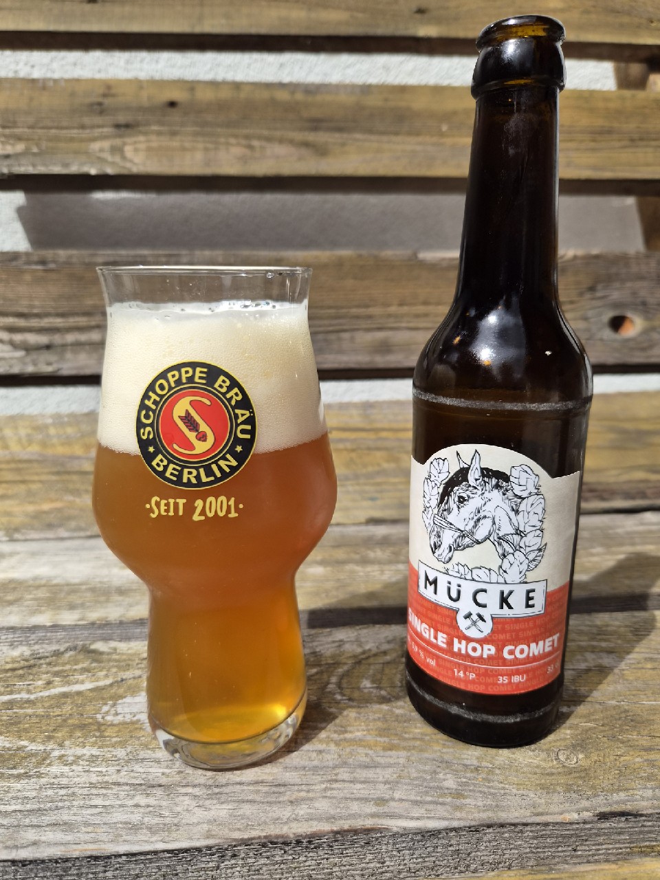 Single Hop Comet, Mücke