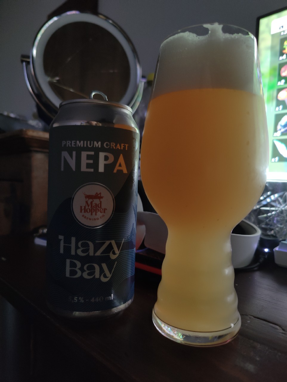 Hazy Bay, Mad Hopper Brewing Co.